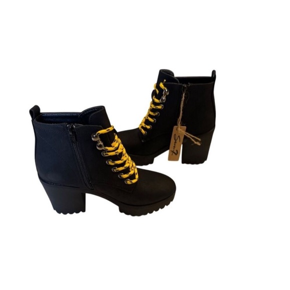 Seven7 Women's Black Ankle Booties Lug Sole Chunky Heel Casual Size 6 - Picture 4 of 9